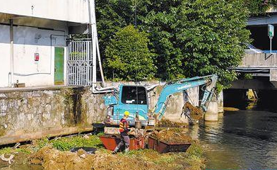 拆违建清淤泥 白海面涌鹤龙段不再“黑”